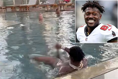 antonio brown dick uncensored|WATCH: Video footage shows Antonio Brown exposing himself,。